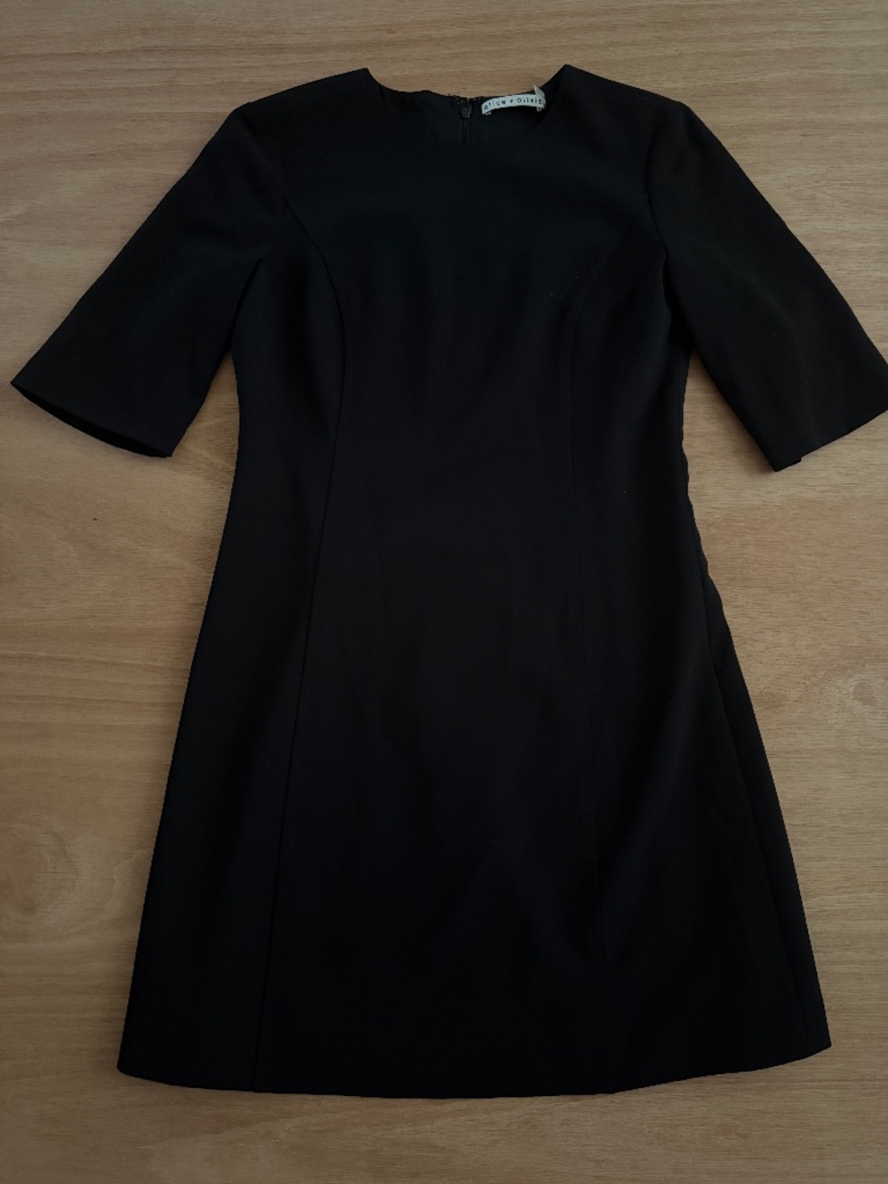 Alice + Olivia little black dress size 2 sleek,minimalist shift event classic